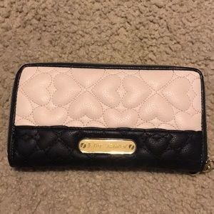 Betsy Johnson heart print wallet